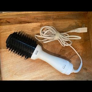 Bondi Boost hot plate blow dry brush